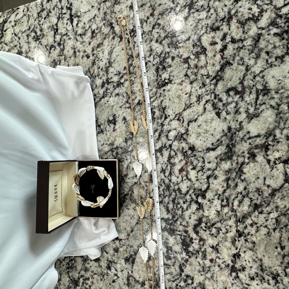 Swank Gold and White Leaf Jewelry Set - Picture 2 of 4